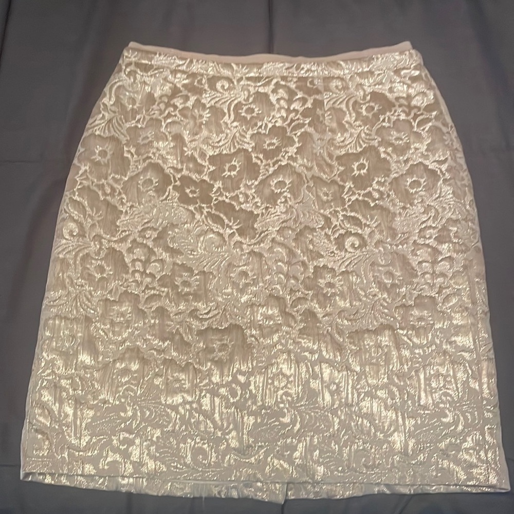NWT! Ann Taylor- LOFT Embossed Gold Pencil Skirt, Size 4